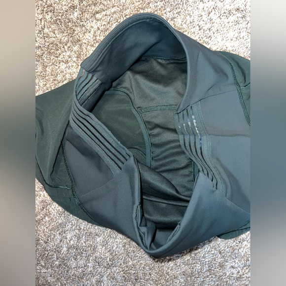 Lululemon Before Dawn Run Short *3.5" Deep Ivy Size 6 - Picture 9 of 9